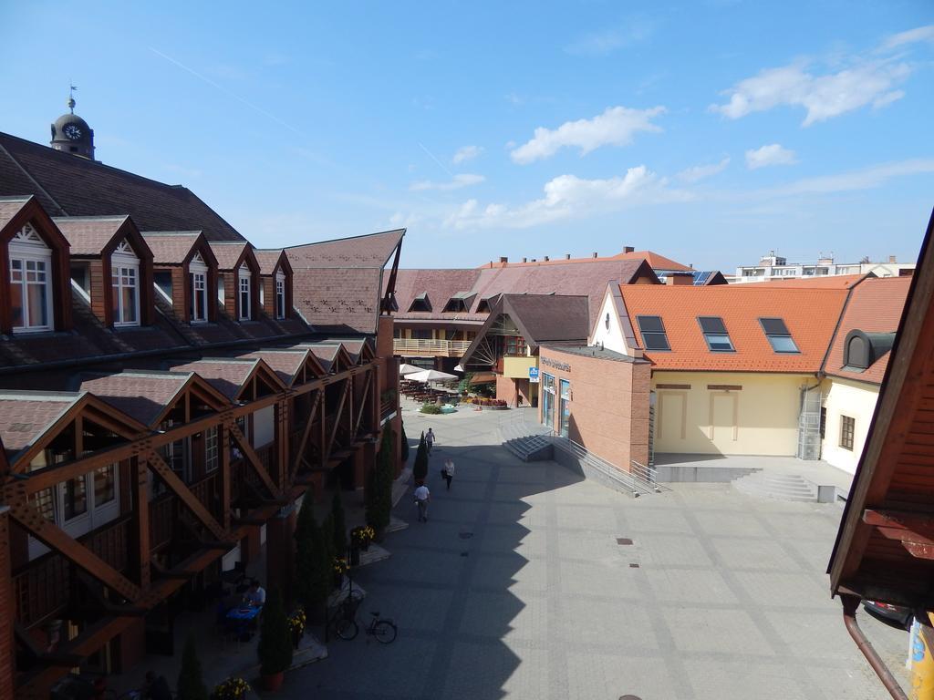 Kalvin Vendegszobak Debrecen Exterior photo